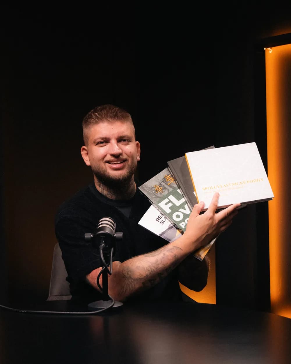 Maxim Ponomarenko se svými knihami o nemovitostech