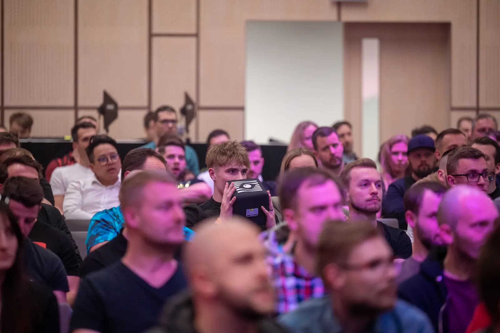 Zcela zaplněné hlediště workshopu